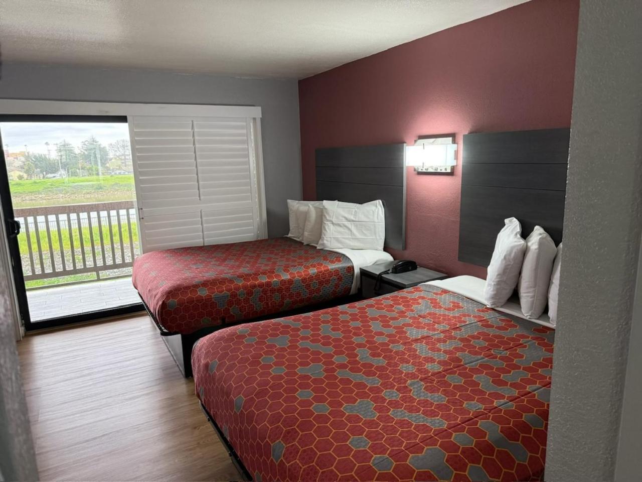 Ocean Gate Hotel 2*